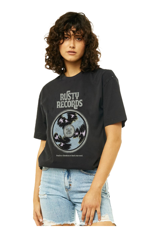 RUSTY RECORDS EASY FIT TEE